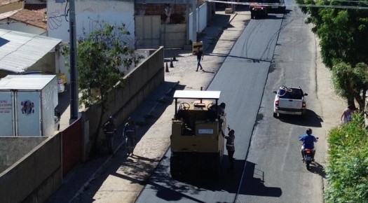 Recapeamento asf�ltico chega � Rua Lima Campos, no bairro S�o Sebasti�o em Patos